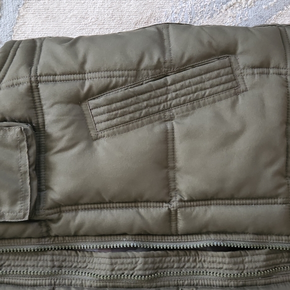 Gap Puffer Vest - Picture 3 of 11